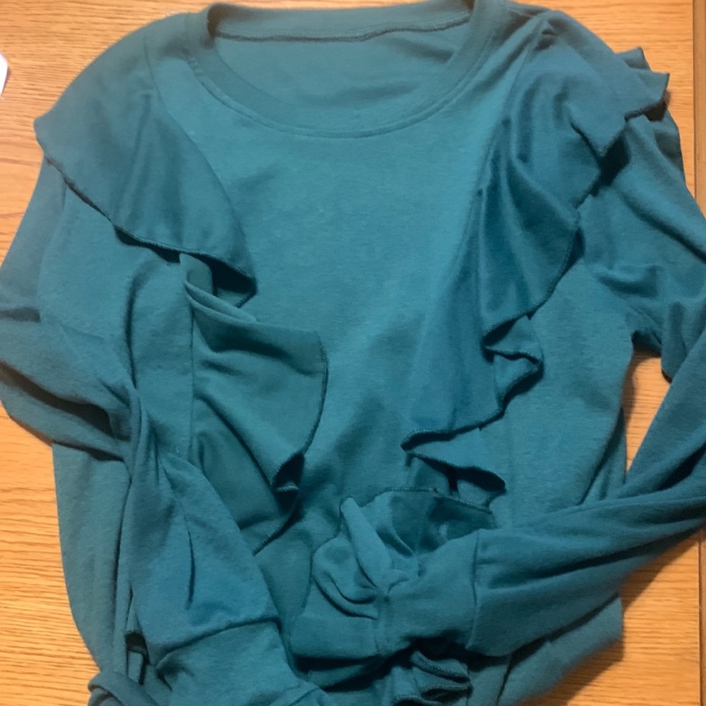 Shein women's medium green top. Fits like a small